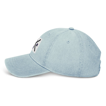 Denim-Cap mit Techno (T/K/N/O) Stickerei ist ein MUSS