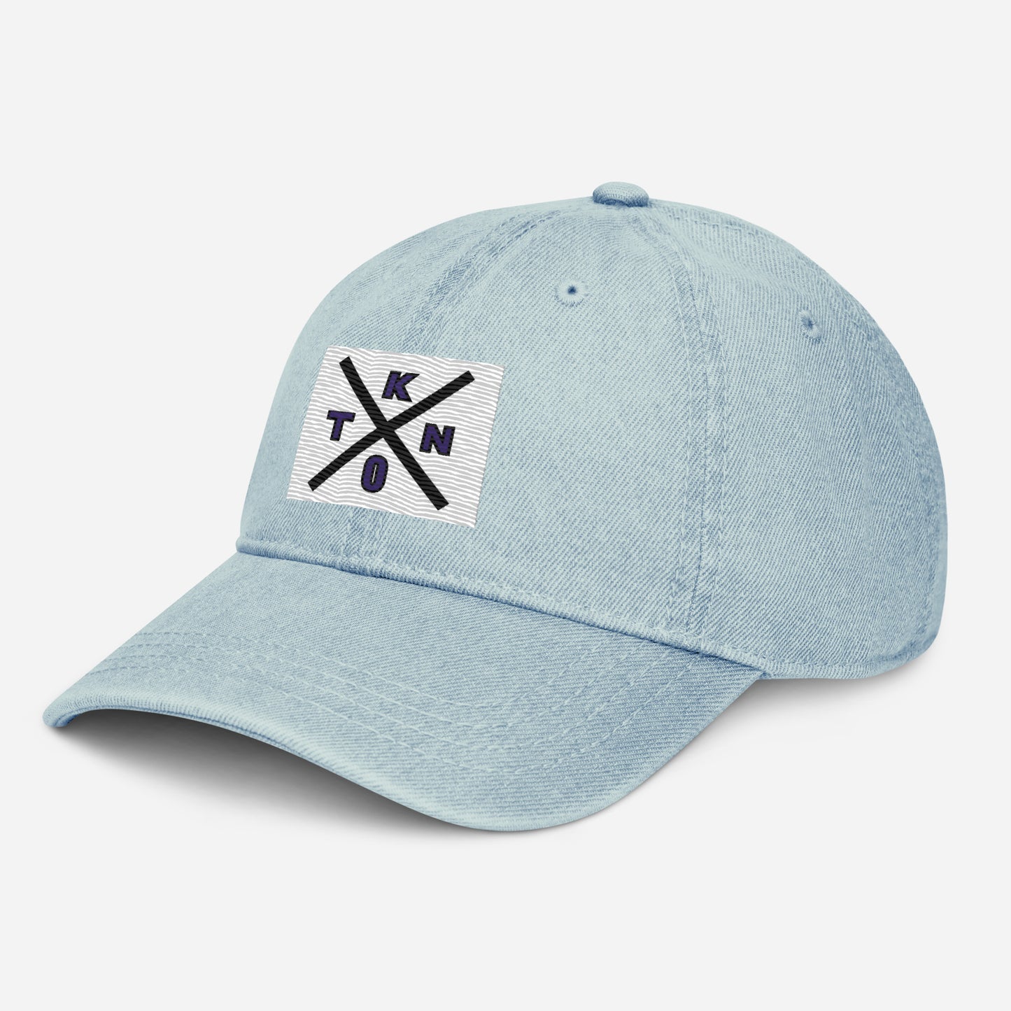 Denim-Cap mit Techno (T/K/N/O) Stickerei ist ein MUSS